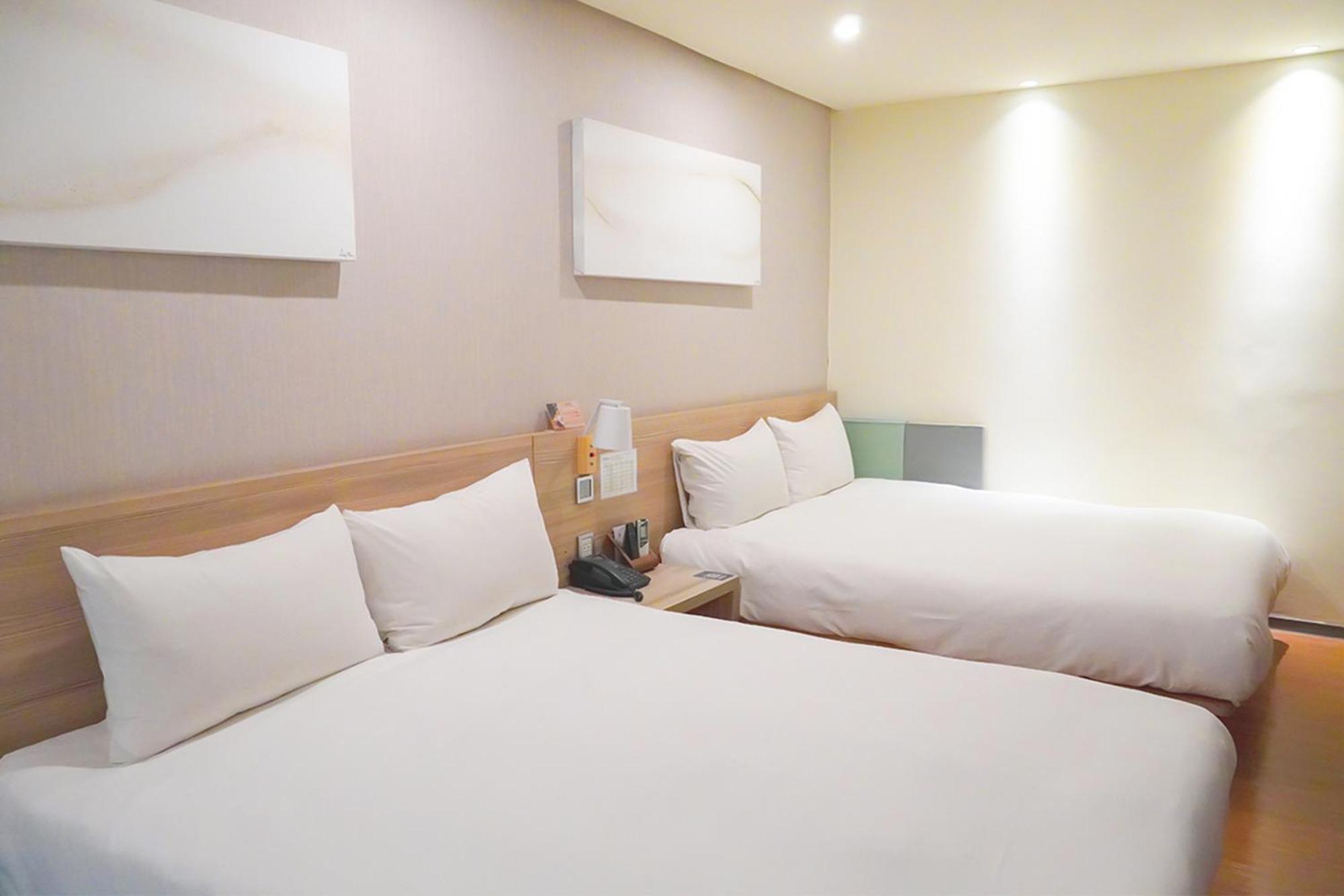 Smile 73 Hotel Taichung Exterior photo