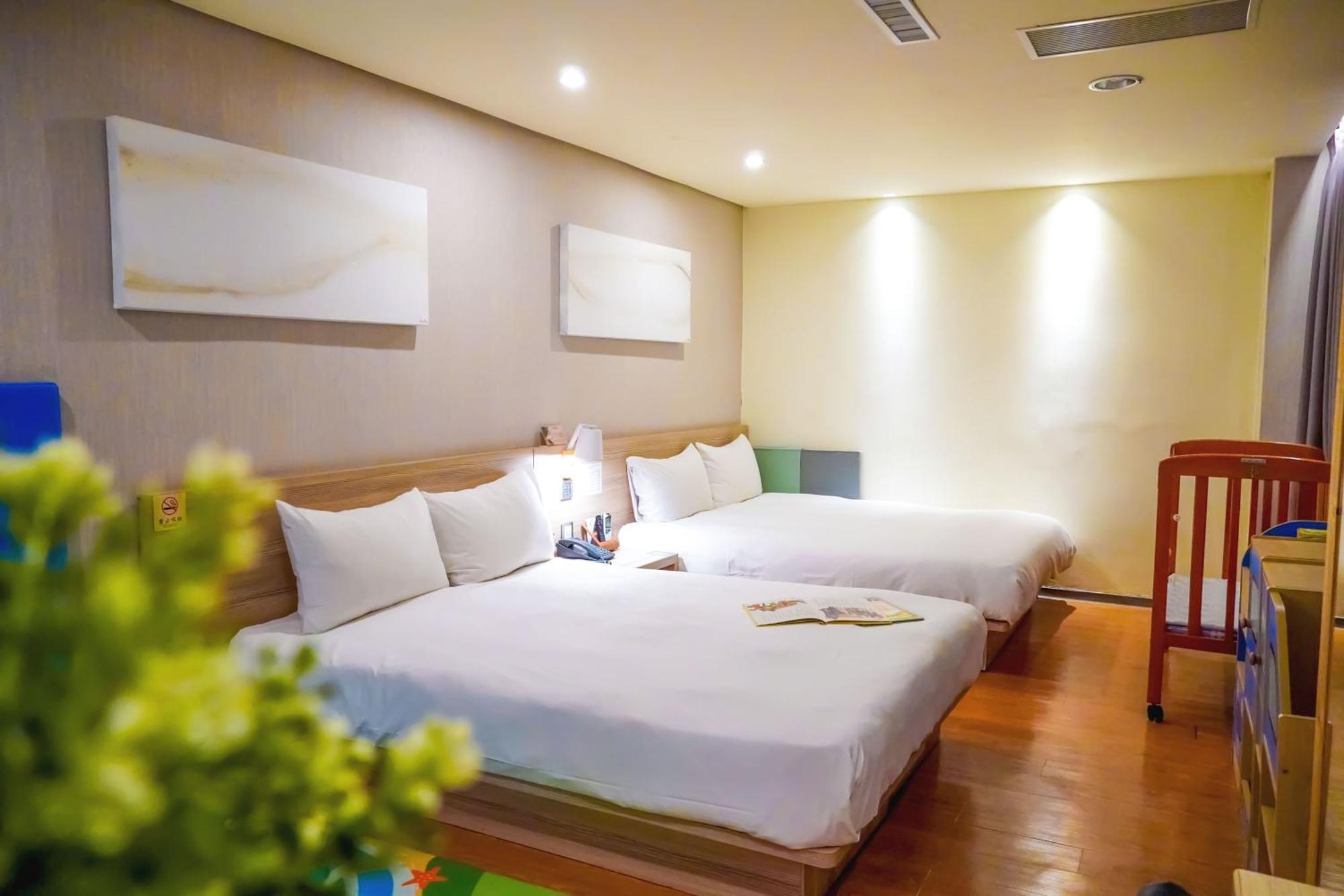 Smile 73 Hotel Taichung Exterior photo