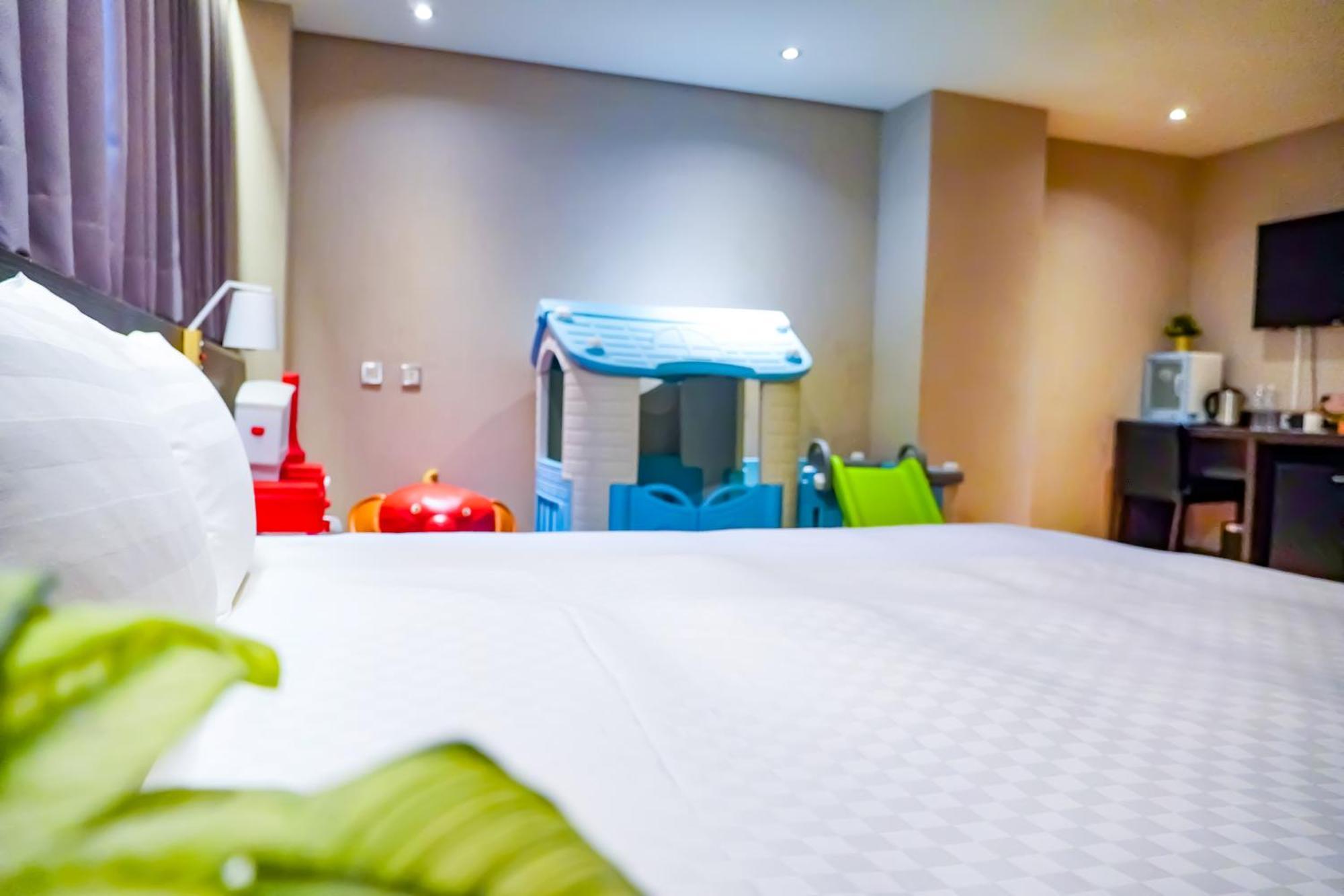 Smile 73 Hotel Taichung Exterior photo