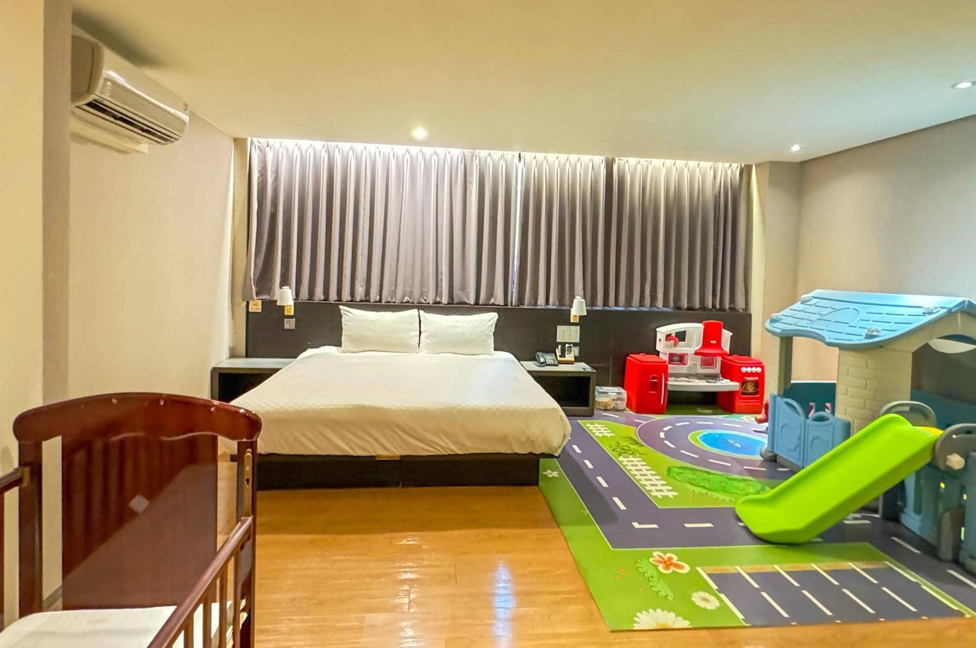 Smile 73 Hotel Taichung Exterior photo