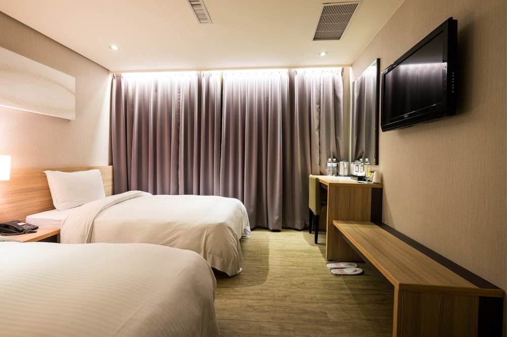 Smile 73 Hotel Taichung Exterior photo