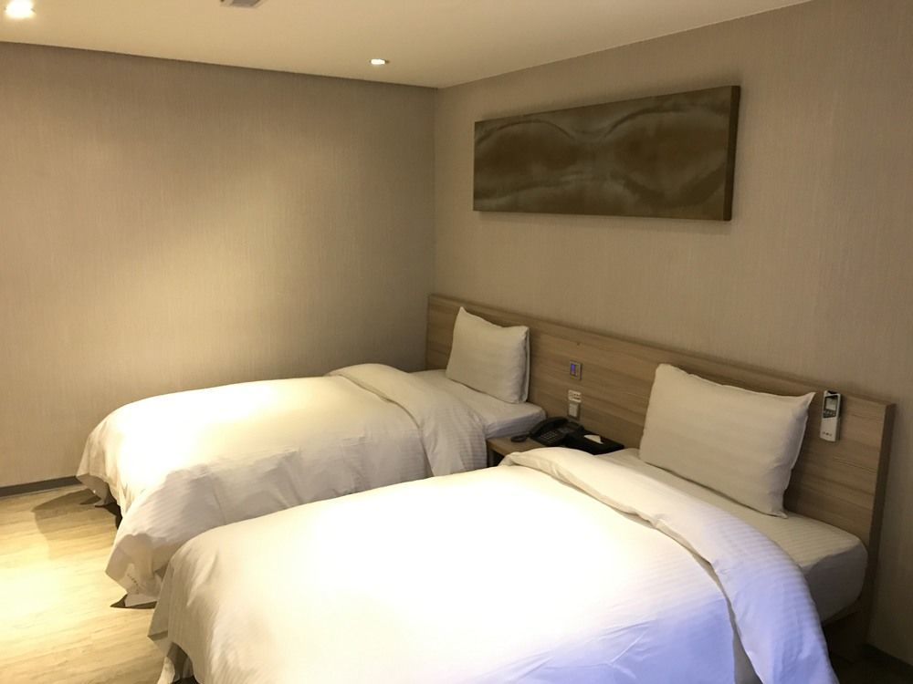 Smile 73 Hotel Taichung Exterior photo